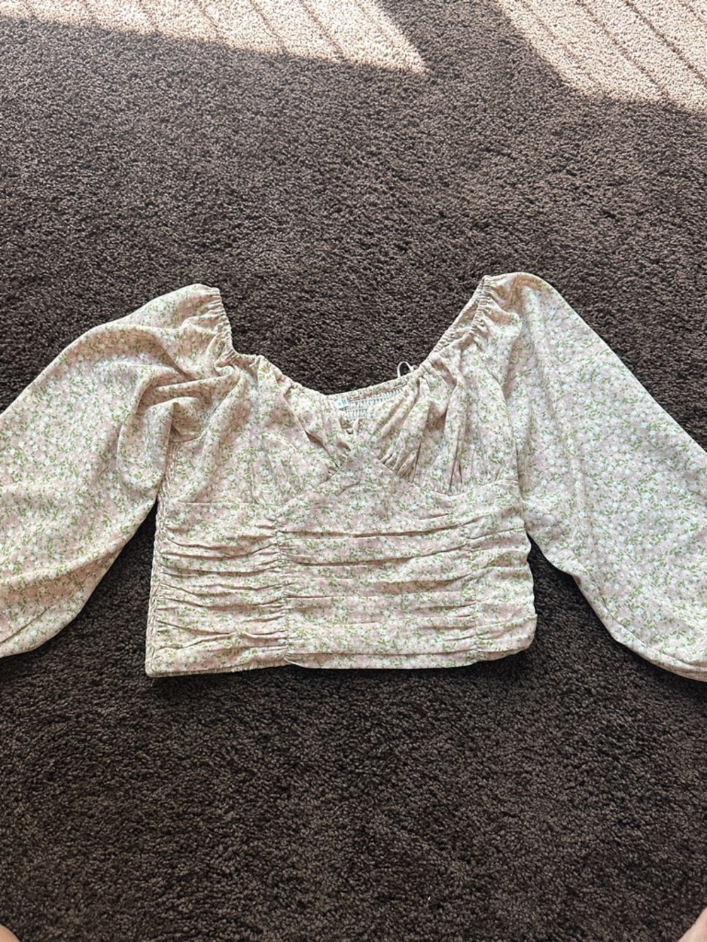 Astr the Label Erica Floral Ruched Peasant Crop Top size M